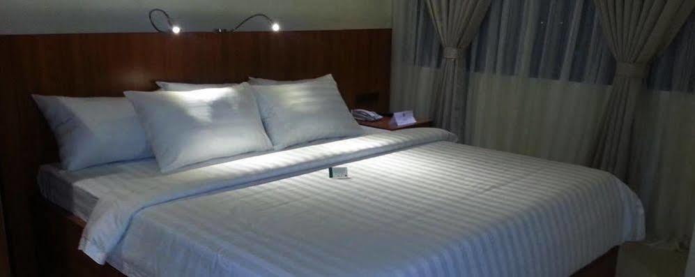 Parkway Hotel Суригао Экстерьер фото